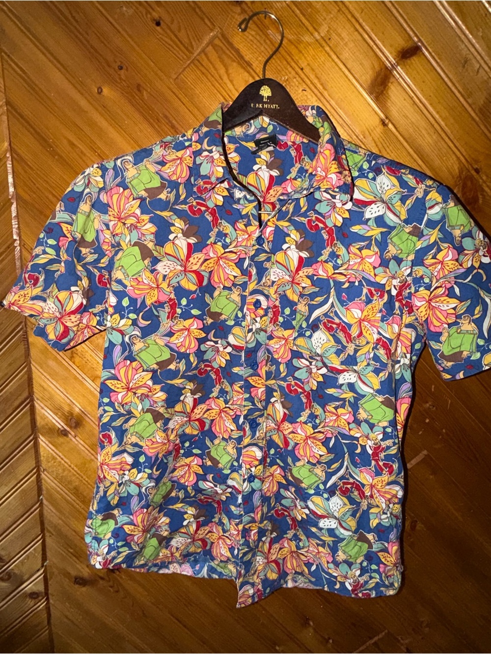 VINTAGE RETIRED Disney the Emperor’s New Groove Hawaiian print shirt medium